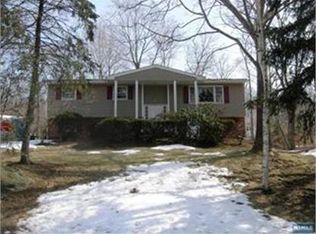 20 Arrowhead Rd, Oakland, NJ 07436