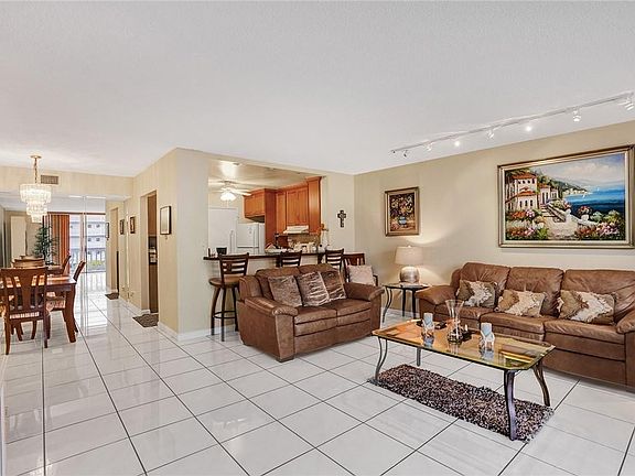 2nd image of 400 NE 12th Avenue #406