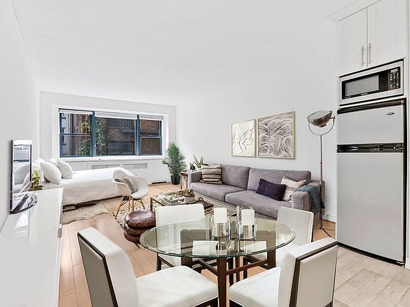 4th image of 320 E 54th St APT 3H