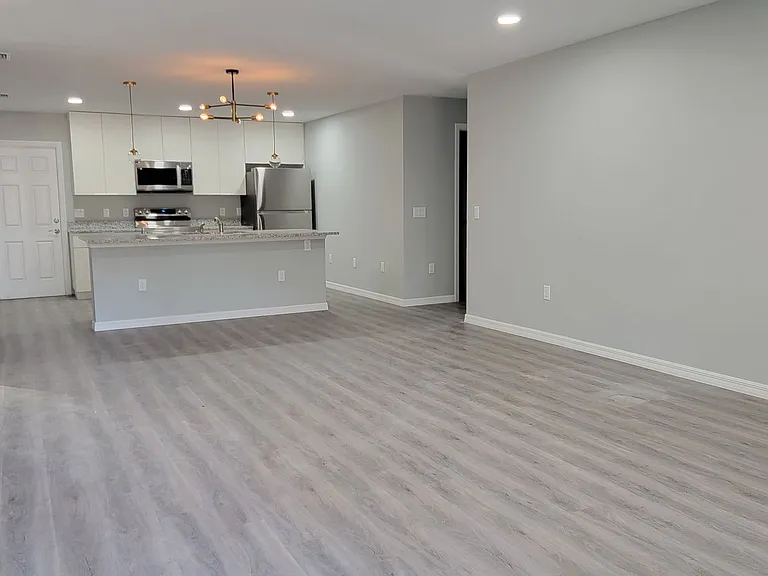 7062 N Regent Ter — Photo 2