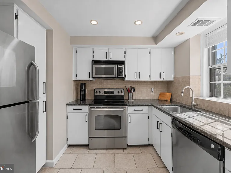 3050 S Buchanan St #B2 — Photo 6