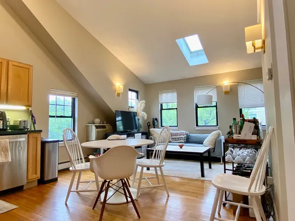 241 River St, Cambridge, MA