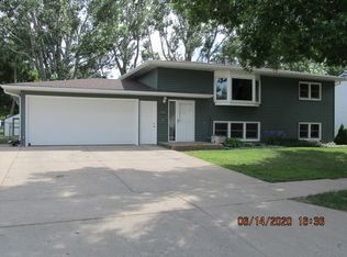 2401 Academy Rd, Minot, ND 58703