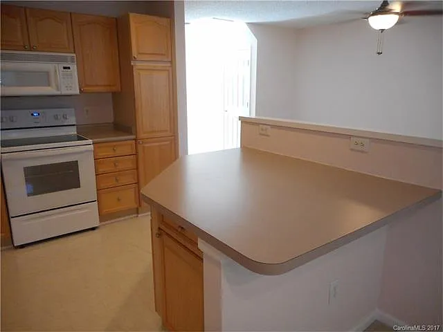2 bed, 2.5 bath, 1287 sqft, $1,750 — Photo 4