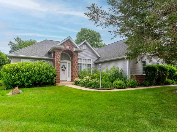 32887 Nature View Dr, New Carlisle, IN 46552