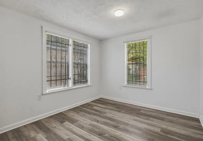 1216 W 24th St #1 — Photo 5