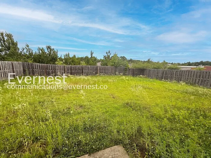 208 Hampton Dr — Photo 24