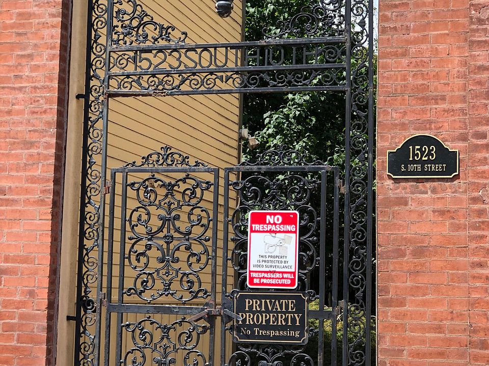 Entry to property opens to courtyard