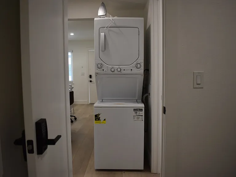 In-Unit Laundry In-Unit Laundry