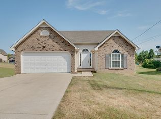 336 Clearlake Dr, La Vergne, TN 37086