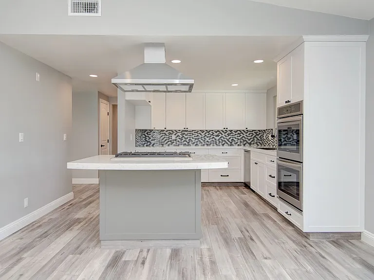 980 Presidio Dr — Photo 5