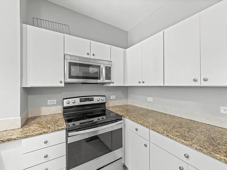 655 S Riverside Dr #104 — Photo 18