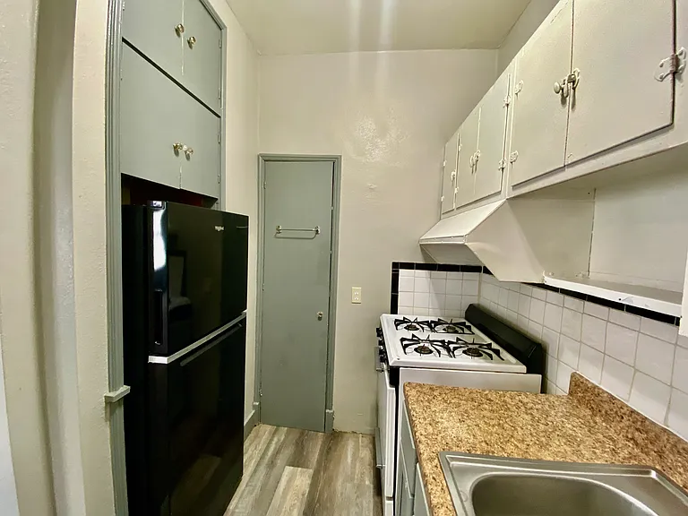 1510 E Broadway Ave #7 — Photo 3
