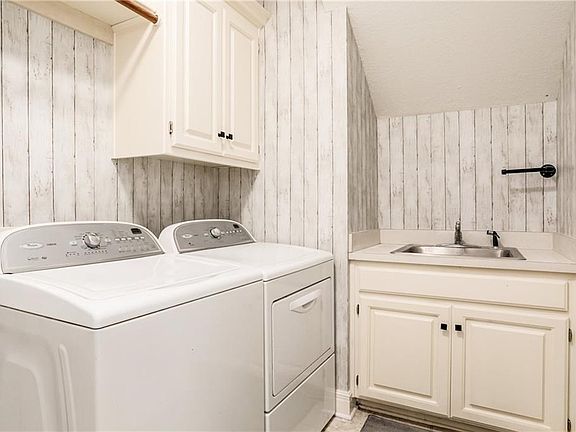 5th image of 14532 Mastin St