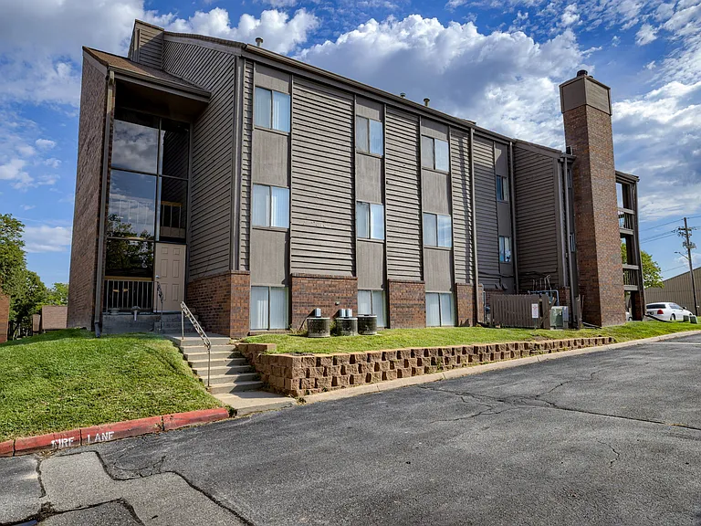 Lake Candlewood Apartments — Photo 30