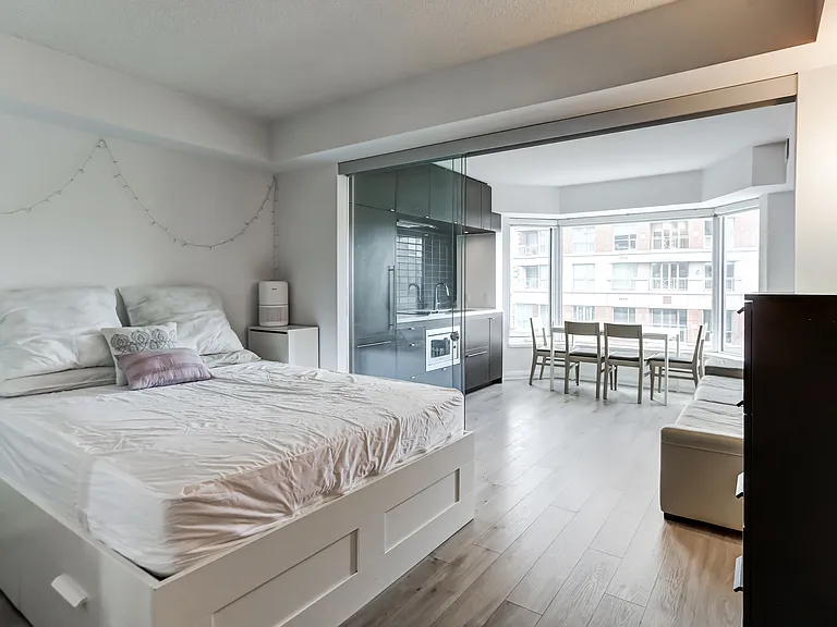 155 Yorkville Ave #916 — Photo 8
