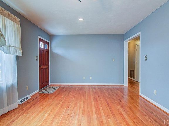 2nd image of 1089 Silverbush St
