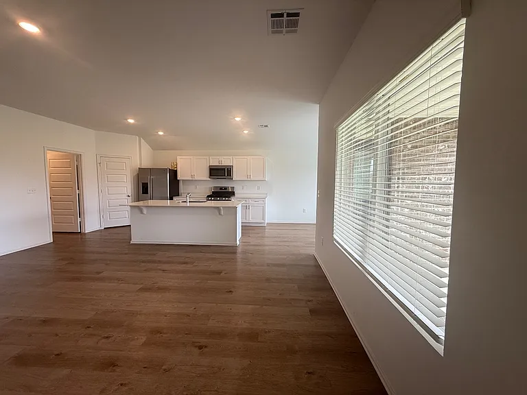 16213 Maroon Dr — Photo 6