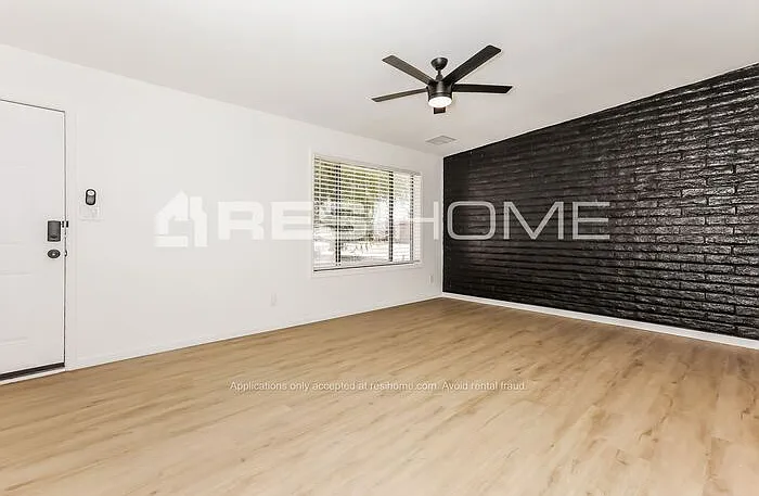 1314 E Del Rio Dr — Photo 9