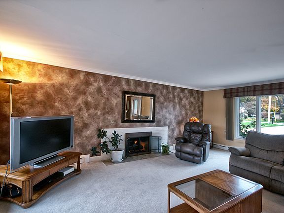 3rd image of 2609 Greenleaf Blvd