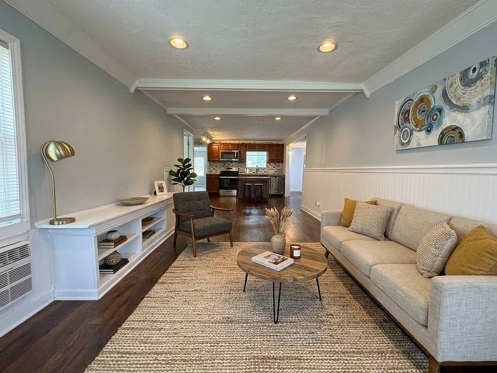 3 bed, 1220 sqft, $2,900 — Photo 2