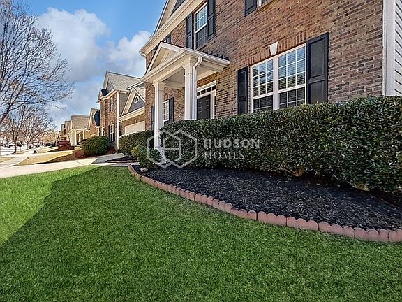 3rd image of 3221 Montauk Hill Dr