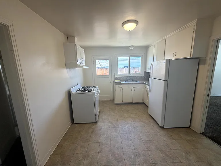 1219 Claremont St — Photo 4