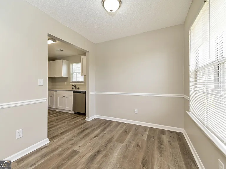 1204 Redbud Ct — Photo 7