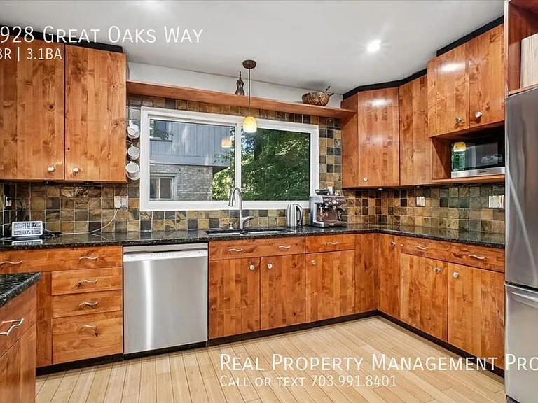 9928 Great Oaks Way — Photo 19