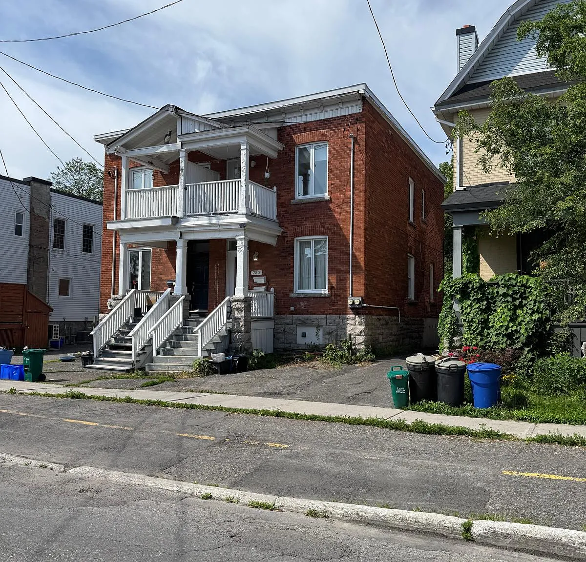 230 Percy Street - 1 Bedroom + Den - Move-In Ready! — Photo 3