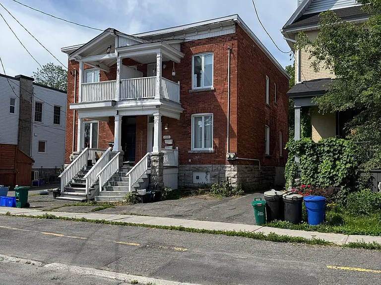 230 Percy St #2 — Photo 3