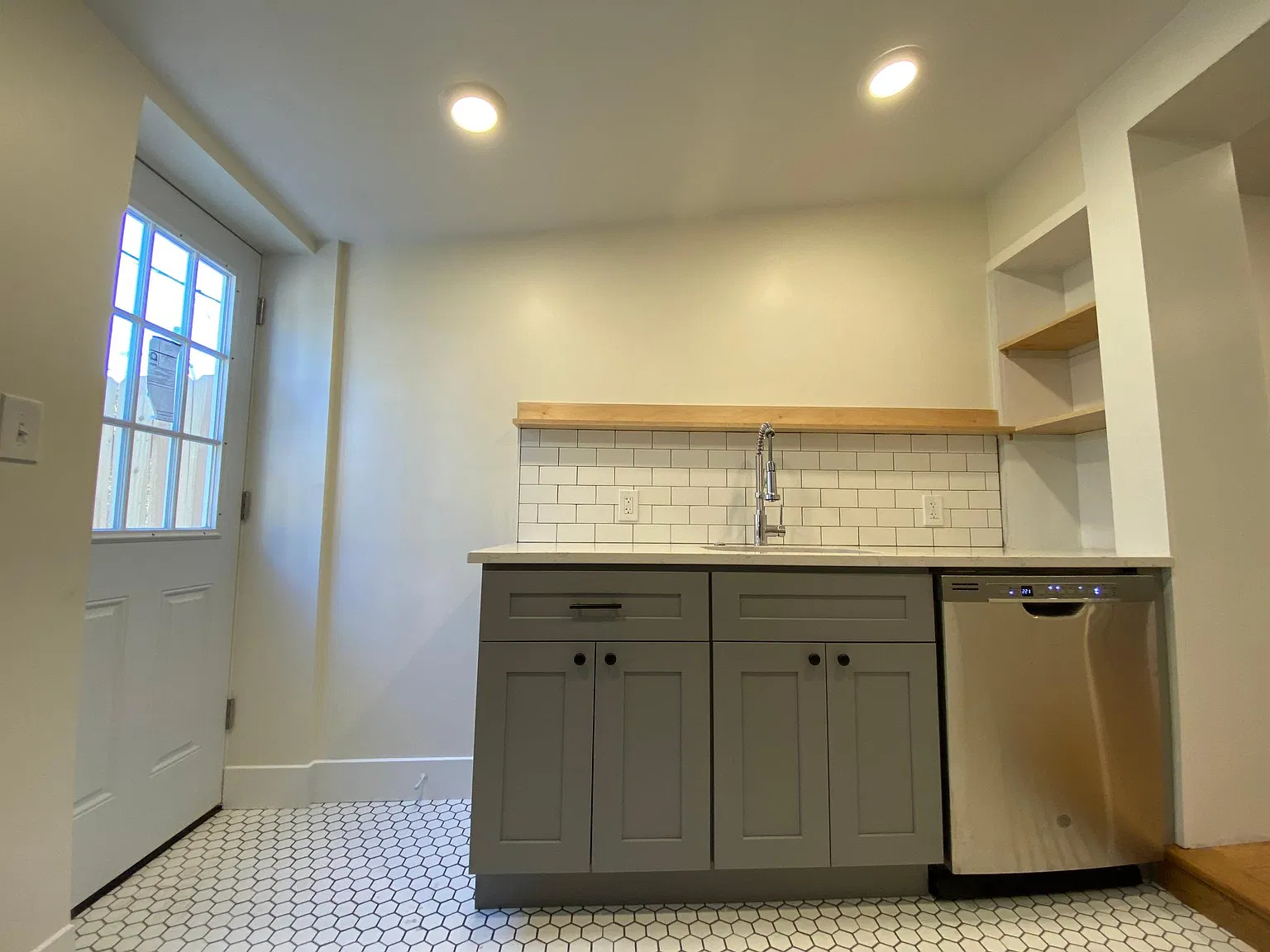 2317 E Cabot St — Photo 2