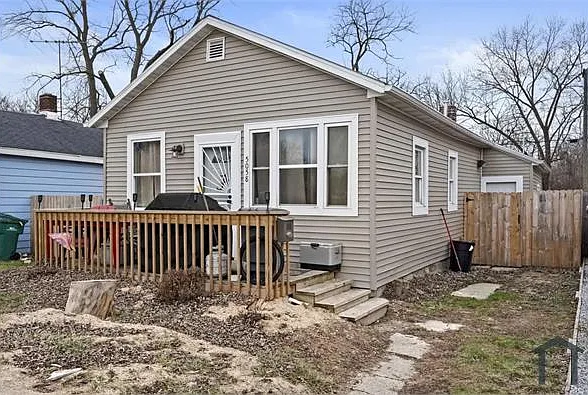3 bed, 915 sqft, $1,500 — Photo 2