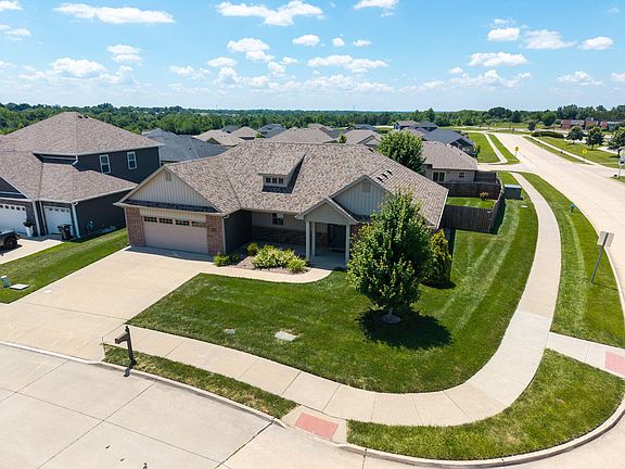 3rd image of 3408 Yellowwood Dr