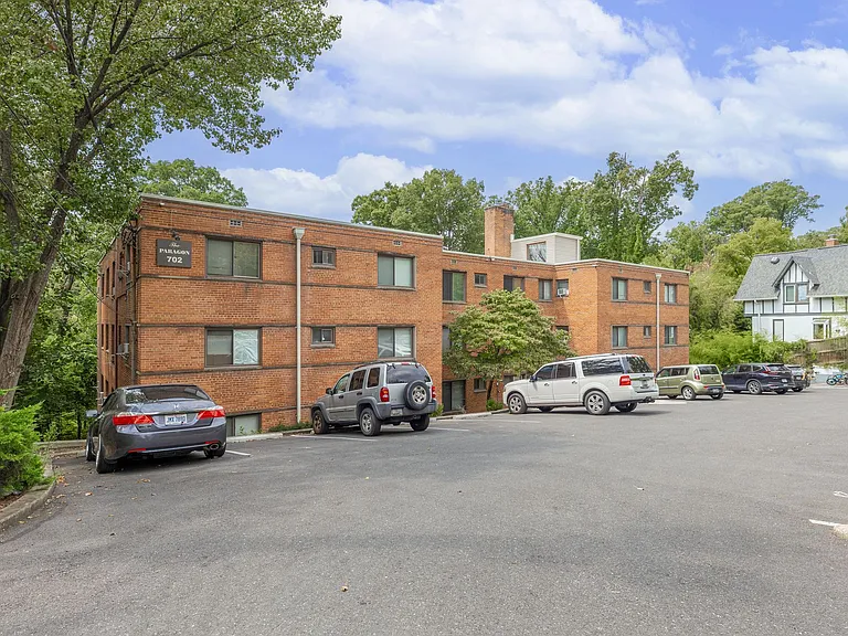 702 Chaney Dr — Photo 4