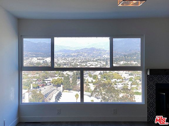 2nd image of 2975 Waverly Dr #19