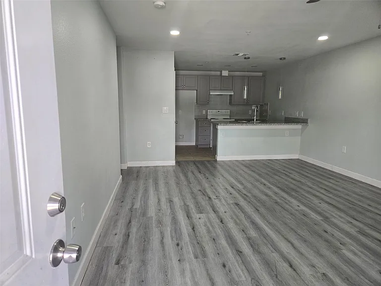 22061 Russell Dr #10 — Photo 2