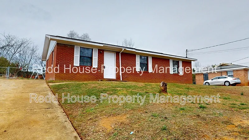 3 bed, 1.0 bath, 1032 sqft, $1,100 — Photo 2