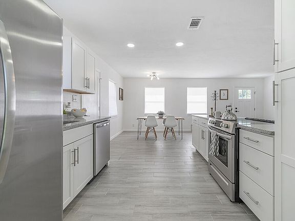 5th image of 3805 W Wallace Ave