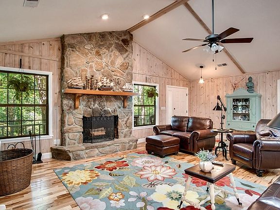 4th image of 176 White Oak Cir
