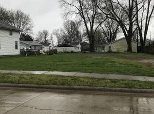 909 W Saint Anthony Ave, Effingham, IL 62401