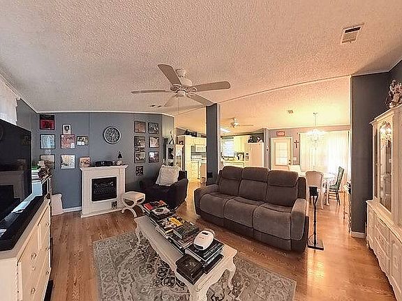 4th image of 25 Sea Fern Dr