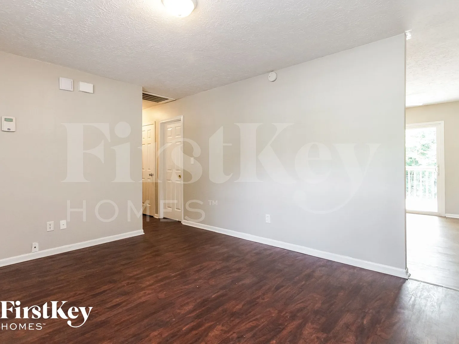 3 bed, 2.0 bath, 982 sqft, $1,725 — Photo 3