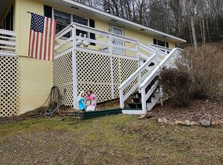 95 Blackberry Ln, Franklin, NC 28734