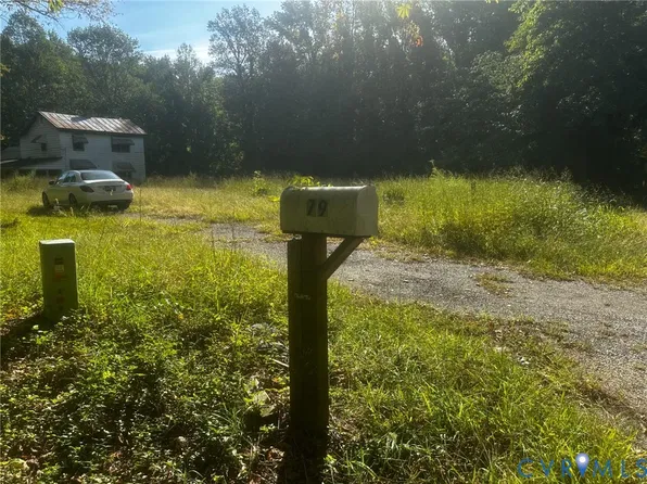 79 Syringa Rd, Topping, VA 23169