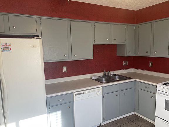 3rd image of 8416 Hilton Ave NE APT 7A