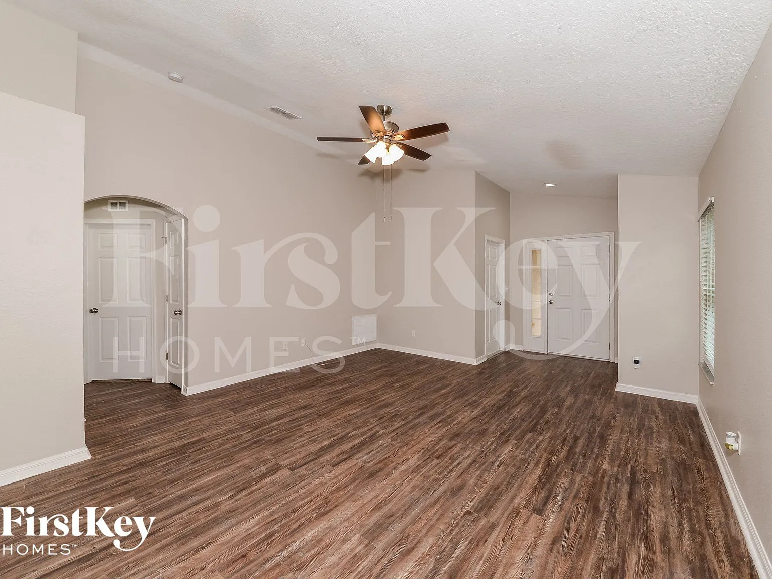 3 bed, 2.0 bath, 1293 sqft, $2,125 — Photo 3