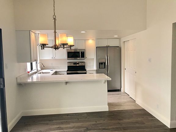 2nd image of 3098 Stadium Ave