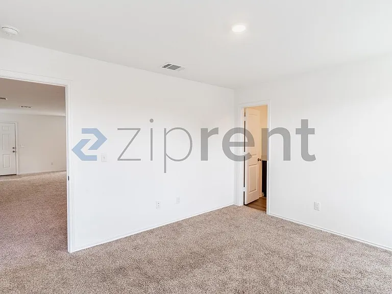 889 Powell St — Photo 8