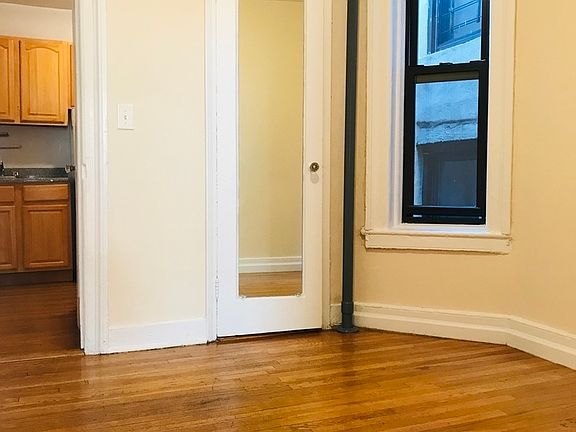 4th image of 321 E 85th St APT 5C